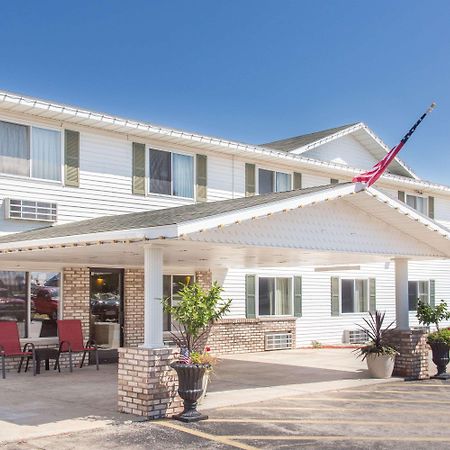 Super 8 By Wyndham Escanaba Ngoại thất bức ảnh