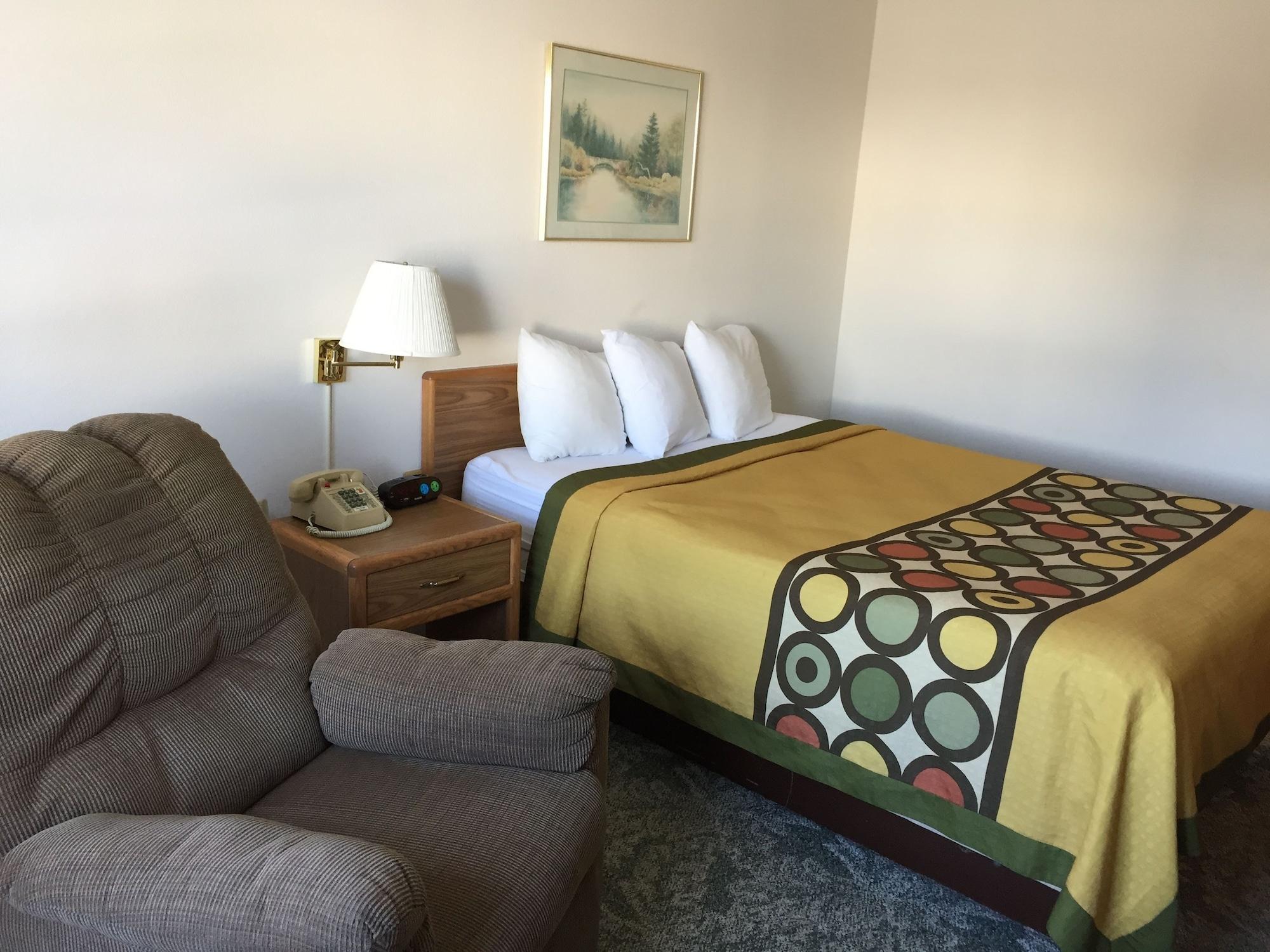 Super 8 By Wyndham Escanaba Ngoại thất bức ảnh