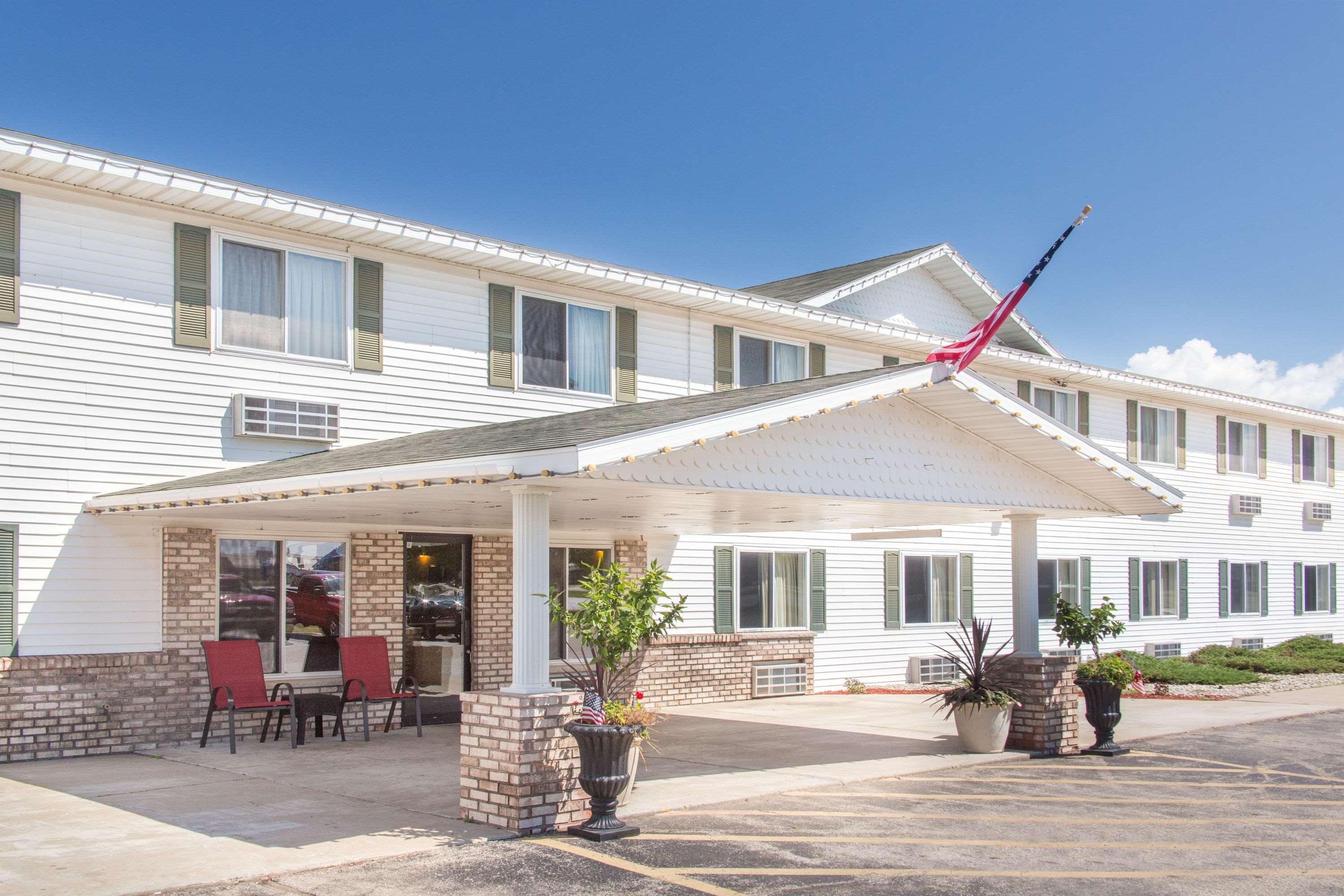 Super 8 By Wyndham Escanaba Ngoại thất bức ảnh