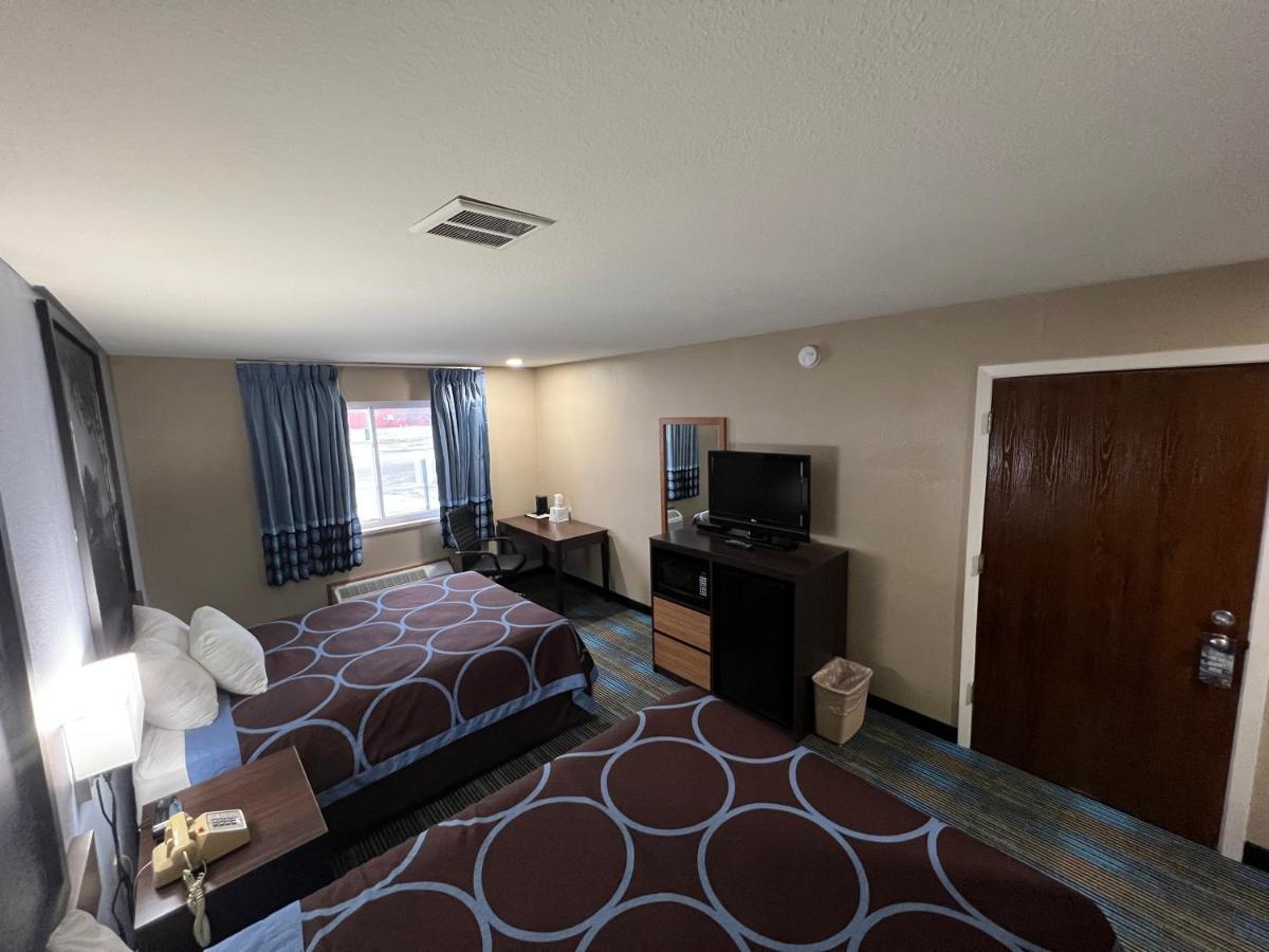 Super 8 By Wyndham Escanaba Ngoại thất bức ảnh