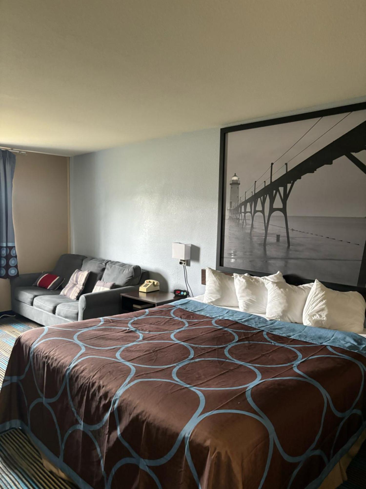 Super 8 By Wyndham Escanaba Ngoại thất bức ảnh