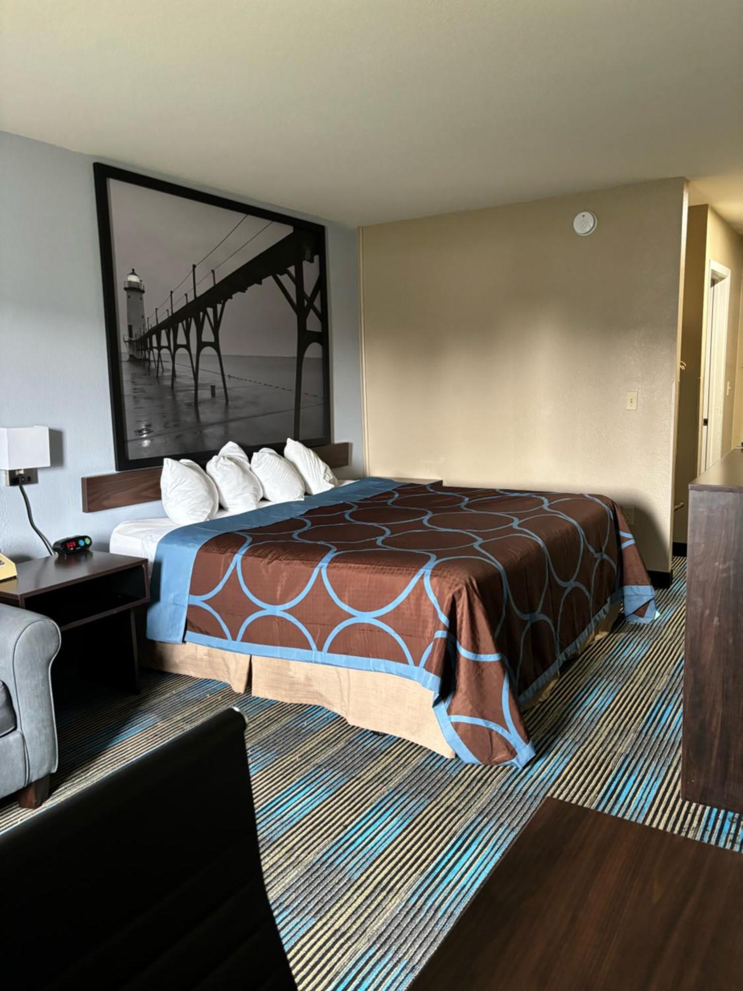 Super 8 By Wyndham Escanaba Ngoại thất bức ảnh