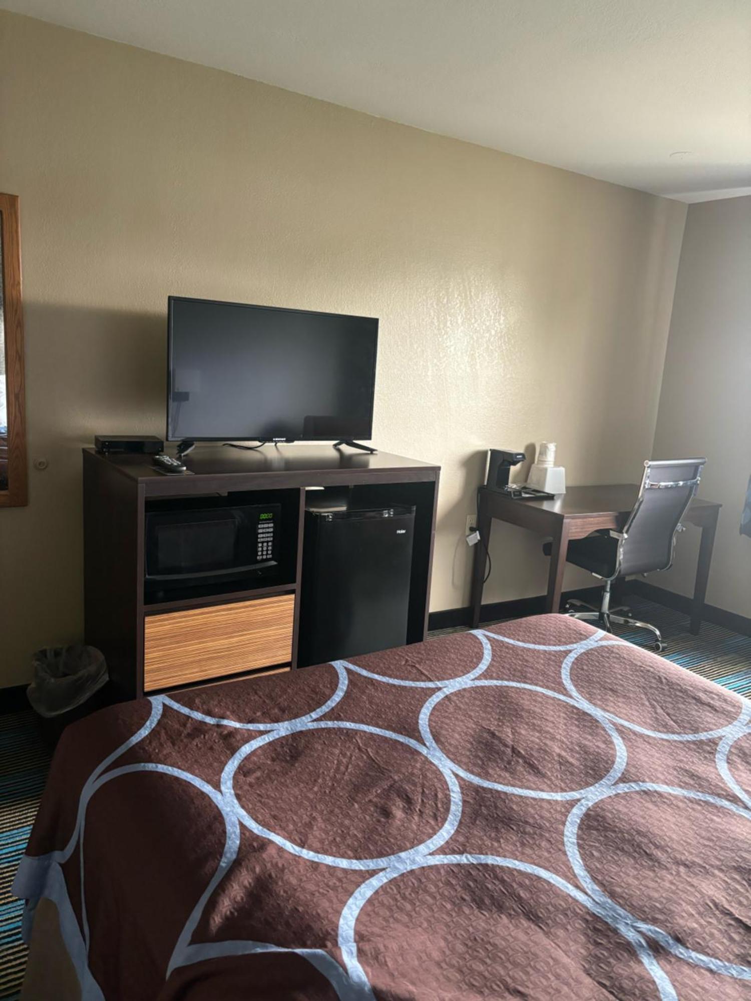 Super 8 By Wyndham Escanaba Ngoại thất bức ảnh