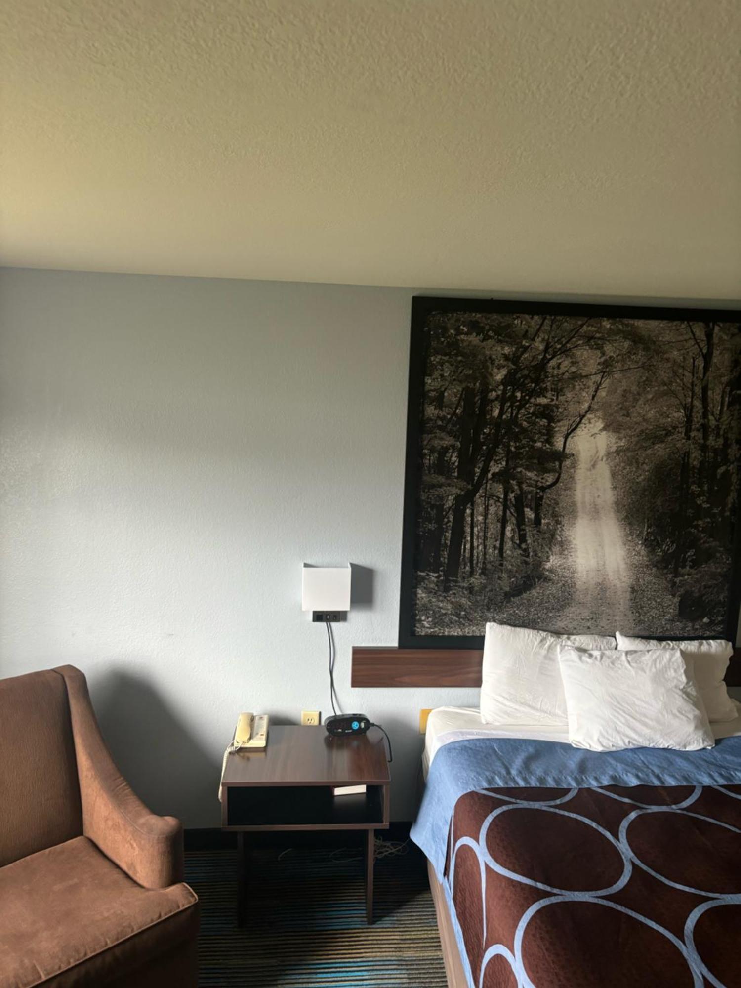 Super 8 By Wyndham Escanaba Ngoại thất bức ảnh