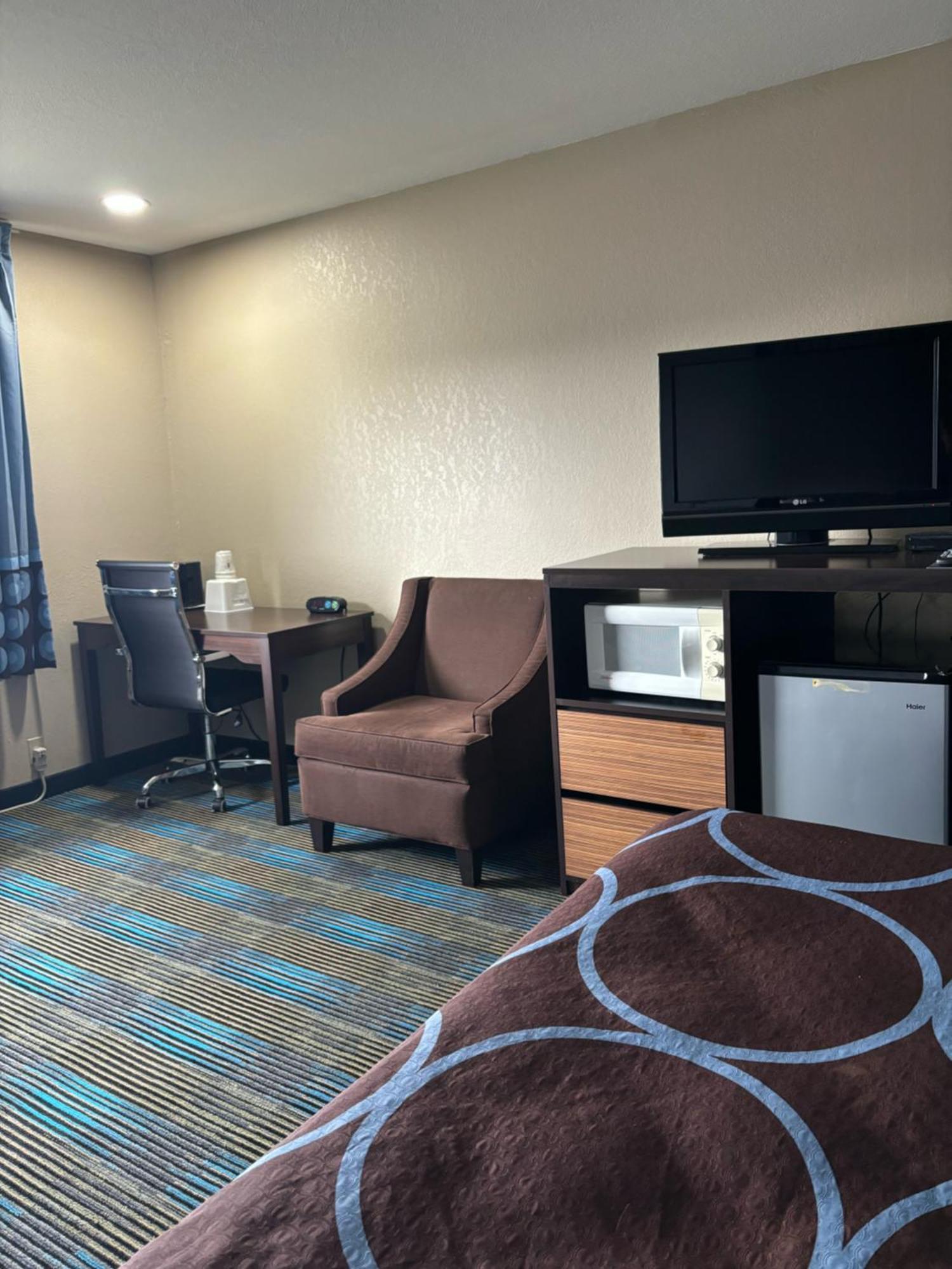 Super 8 By Wyndham Escanaba Ngoại thất bức ảnh