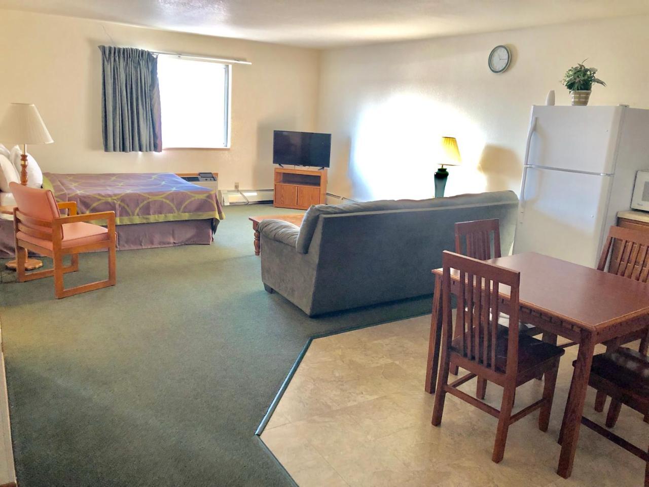 Super 8 By Wyndham Escanaba Ngoại thất bức ảnh