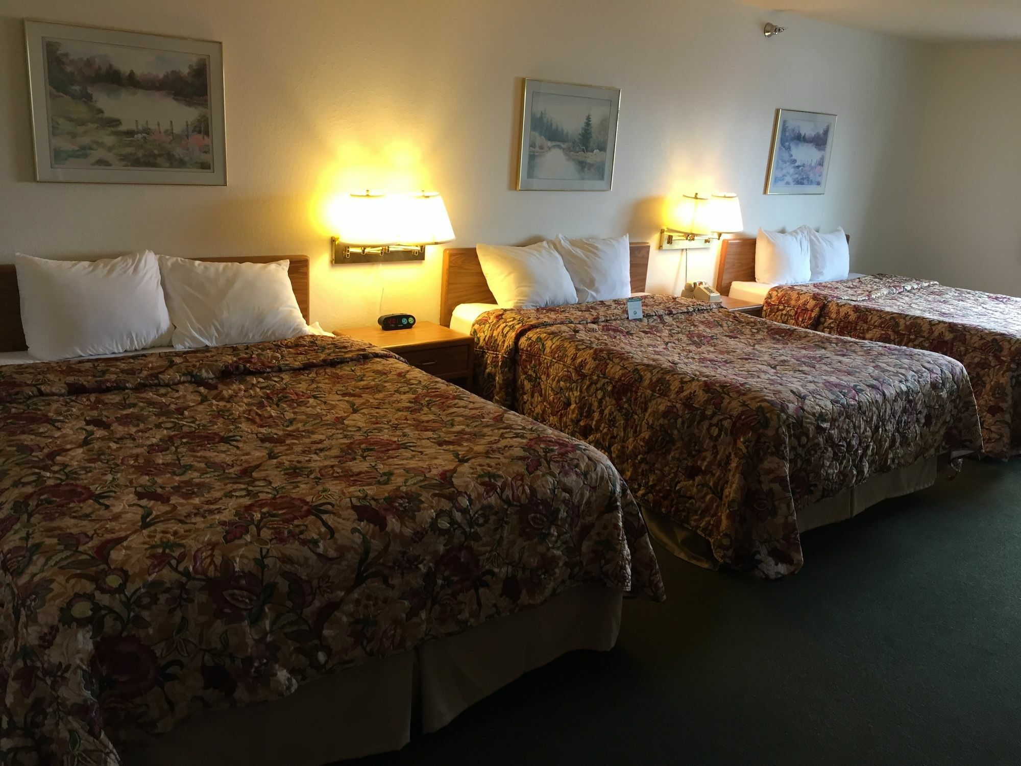 Super 8 By Wyndham Escanaba Ngoại thất bức ảnh